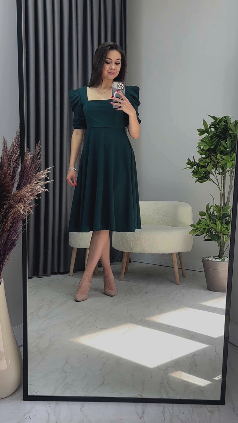 Kadın Zümrüt Yeşili Kare Yaka Volanlı Midi Elbise