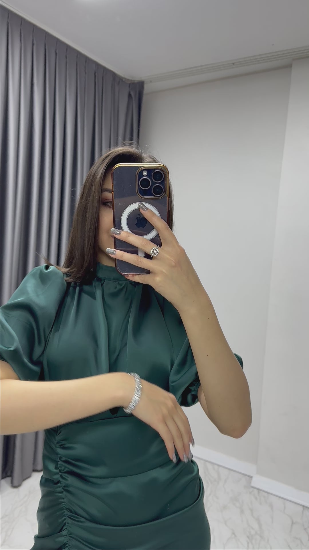 Kadın Saten Balon Kol Drapeli Yırtmaç Detaylı Abiye Elbise-Zümrüt Yeşili

