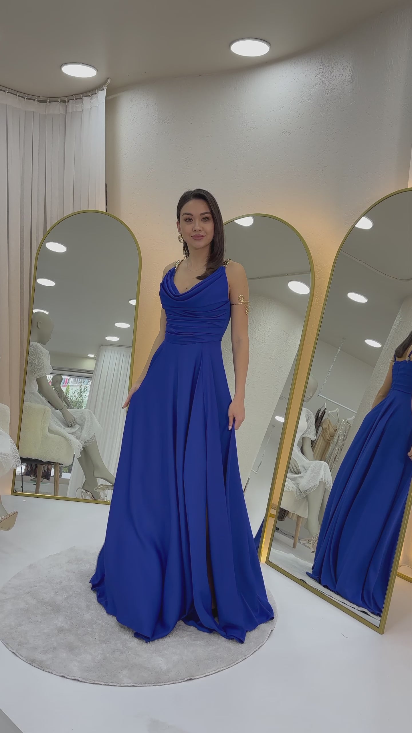 Gold Askılı Ön Drapeli Saten Yırtmaçlı 