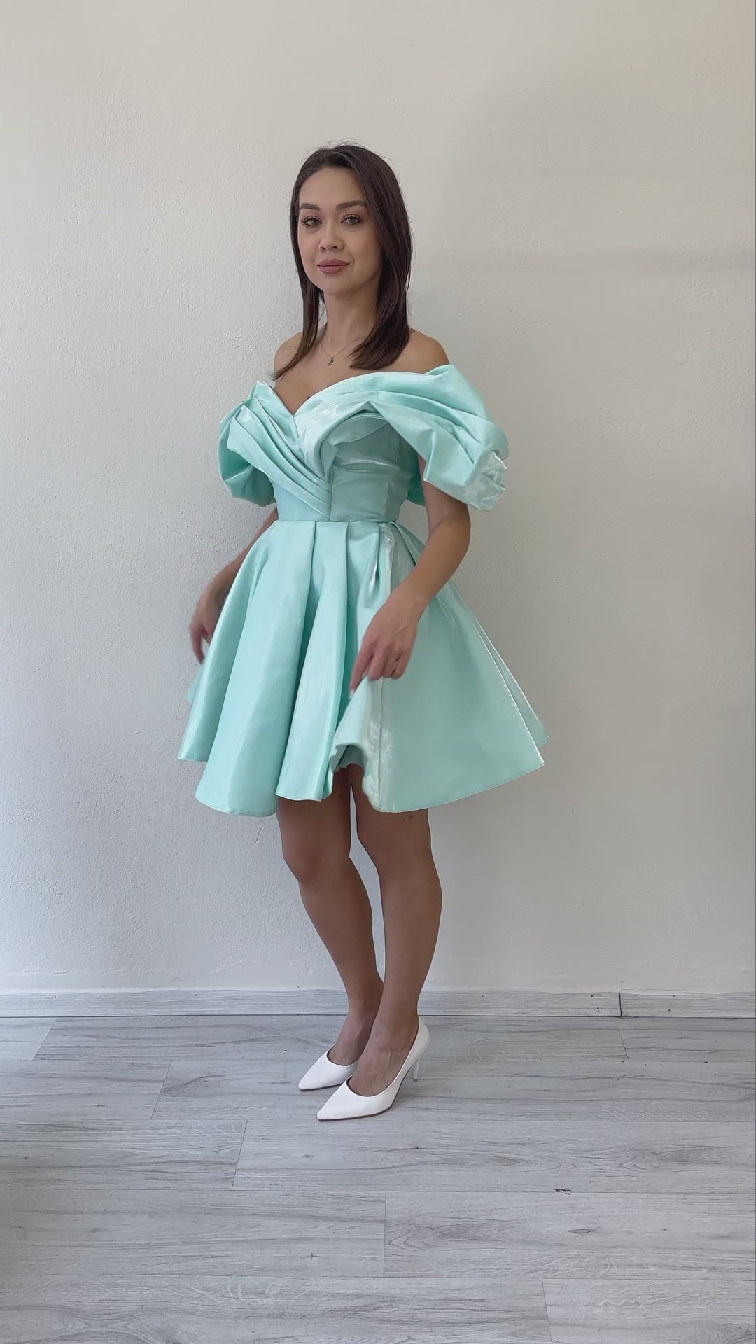 Omuz Detay Tasarım Mini Kloş