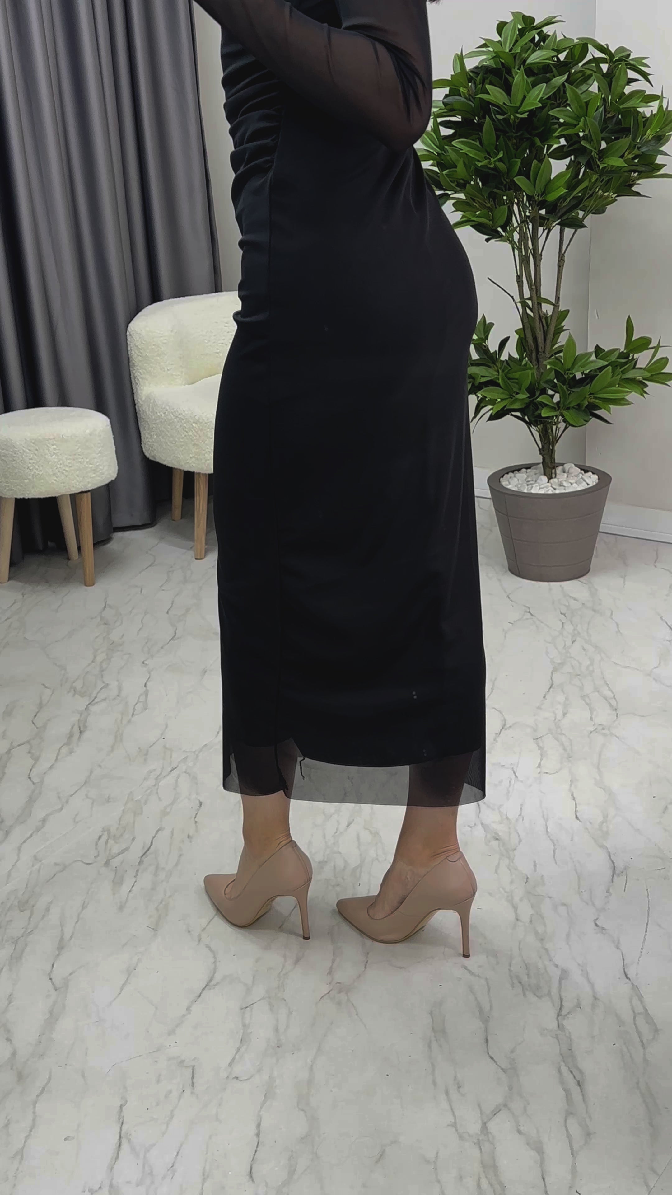 Siyah Kare Yaka Likralı Batik Desen Tül Elbise