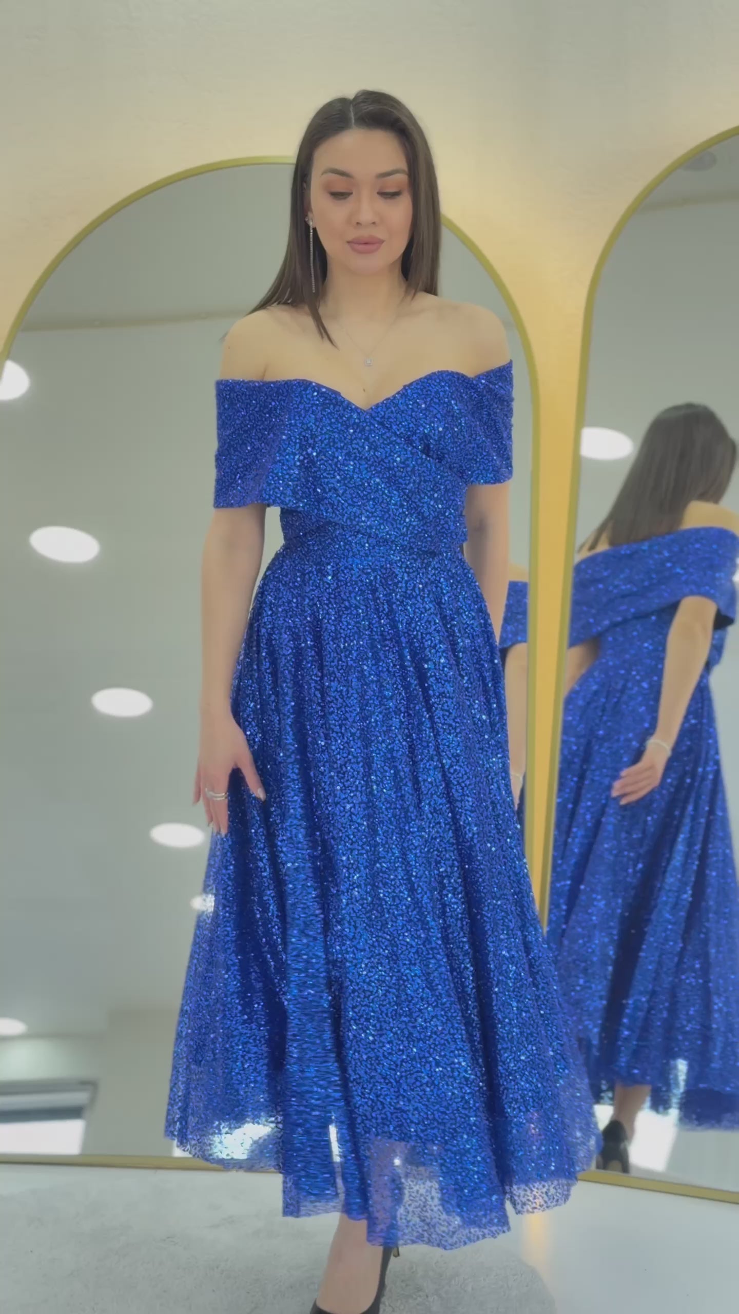 Düşük omuz pullu midi boy abiye elbise tanıtım videosu, model üzerinde