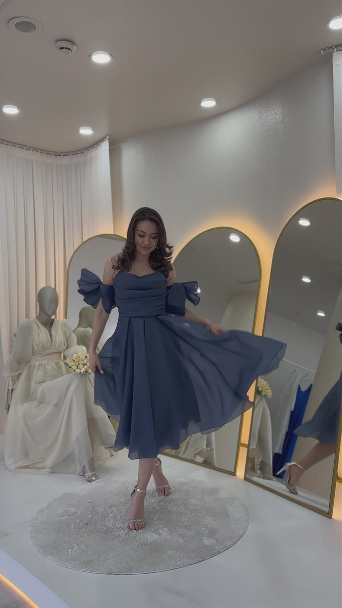  Drapeli Boyundan Bağlamalı Fiyonk Kol Detay Kısa Abiye Elbise