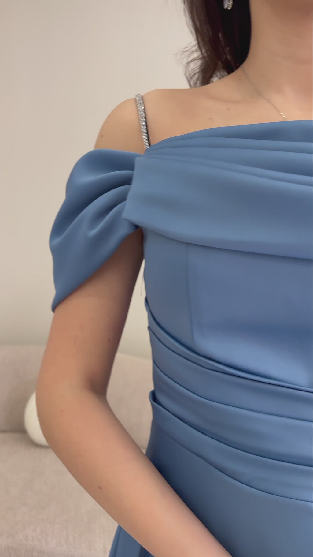  Taş Askılı Düşük Omuz Saten