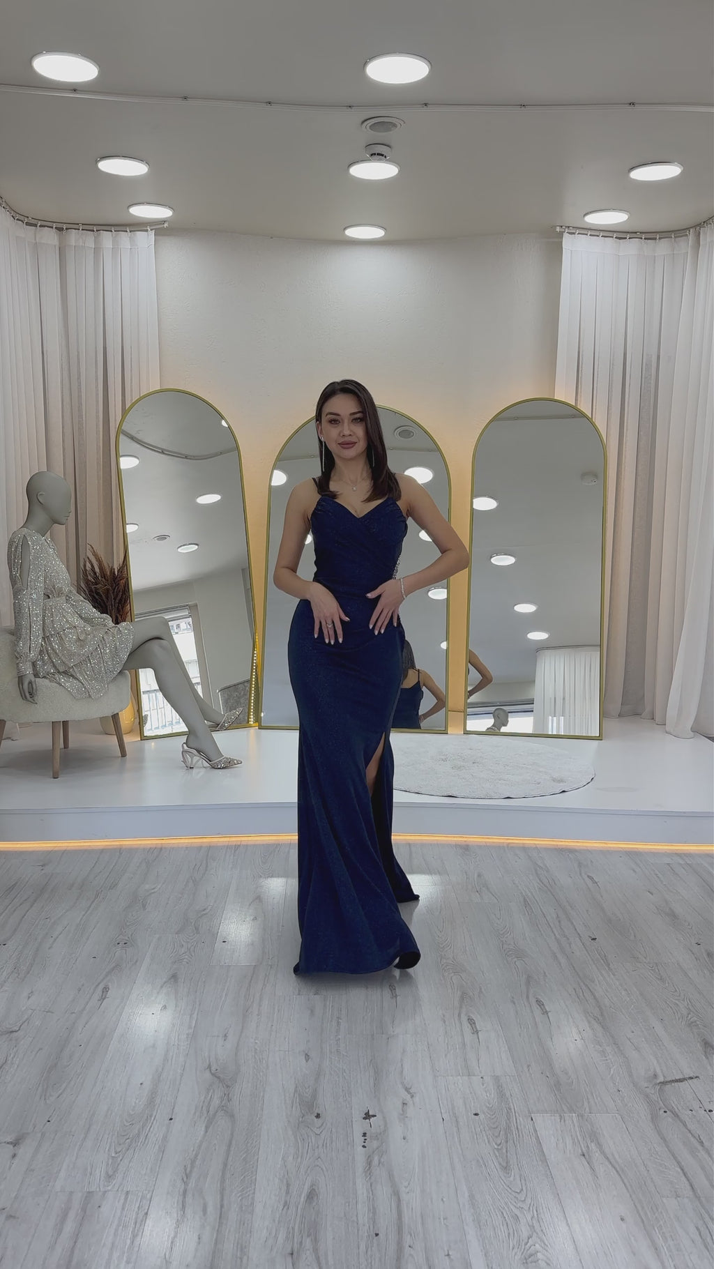 Lacivert Askılı Kruvaze Yaka Drapeli Taş Detaylı Simli Abiye Elbise