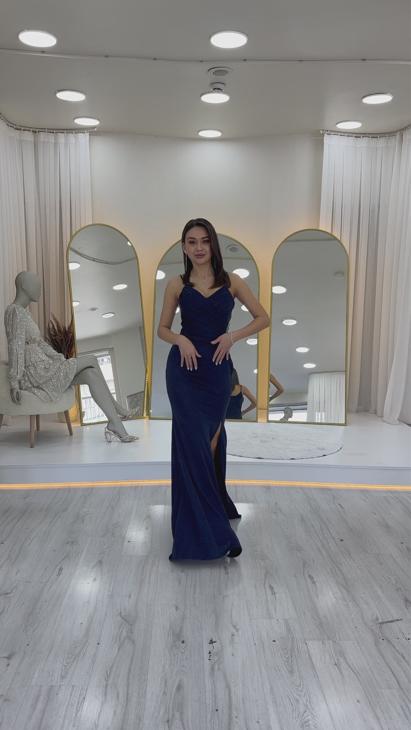 Lacivert Askılı Kruvaze Yaka Drapeli Taş Detaylı Simli Abiye Elbise