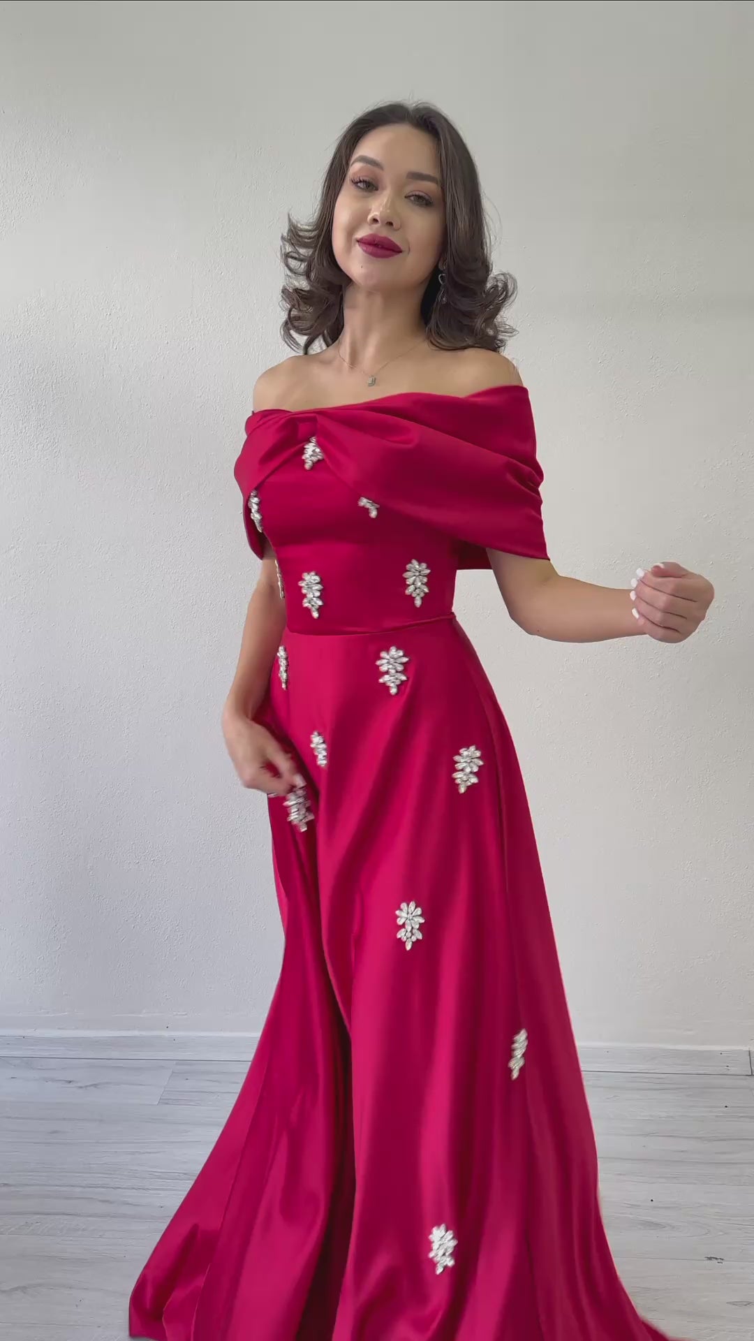 Fiyonk Yaka Taş Detaylı Saten Abiye Elbise