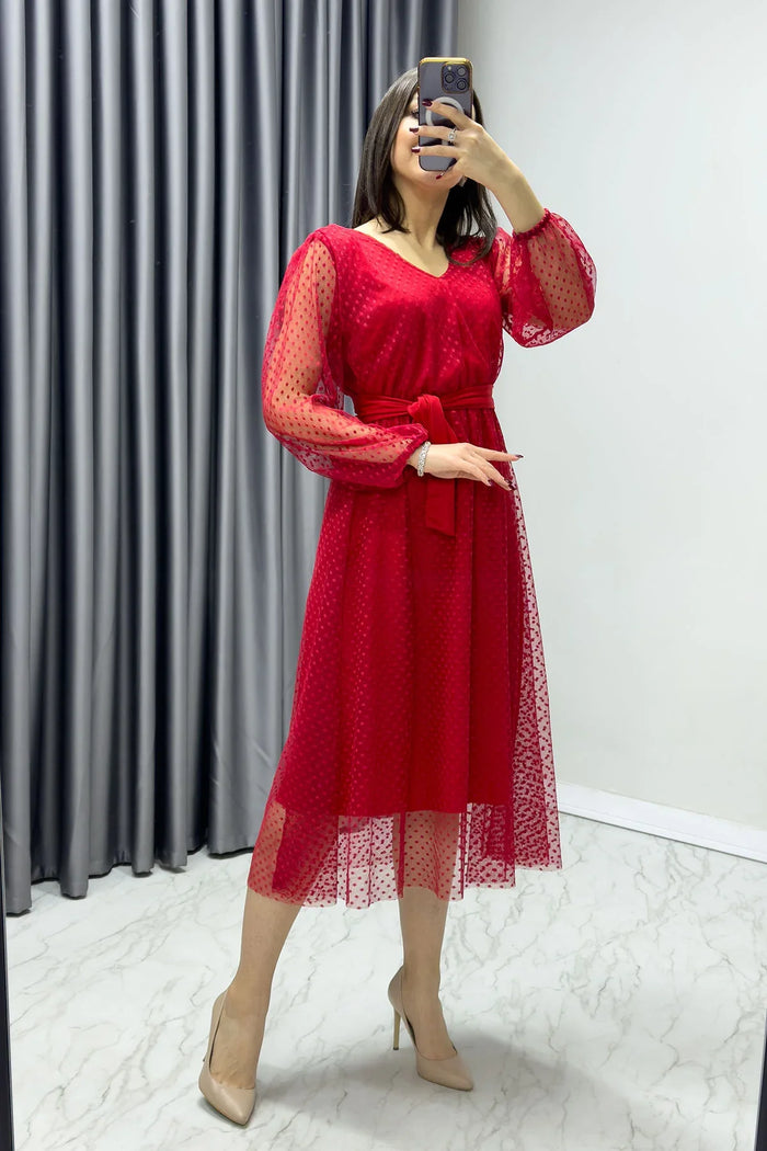 Kırmızı Puantiyeli Kuşaklı V Yaka Kloş Elbise

