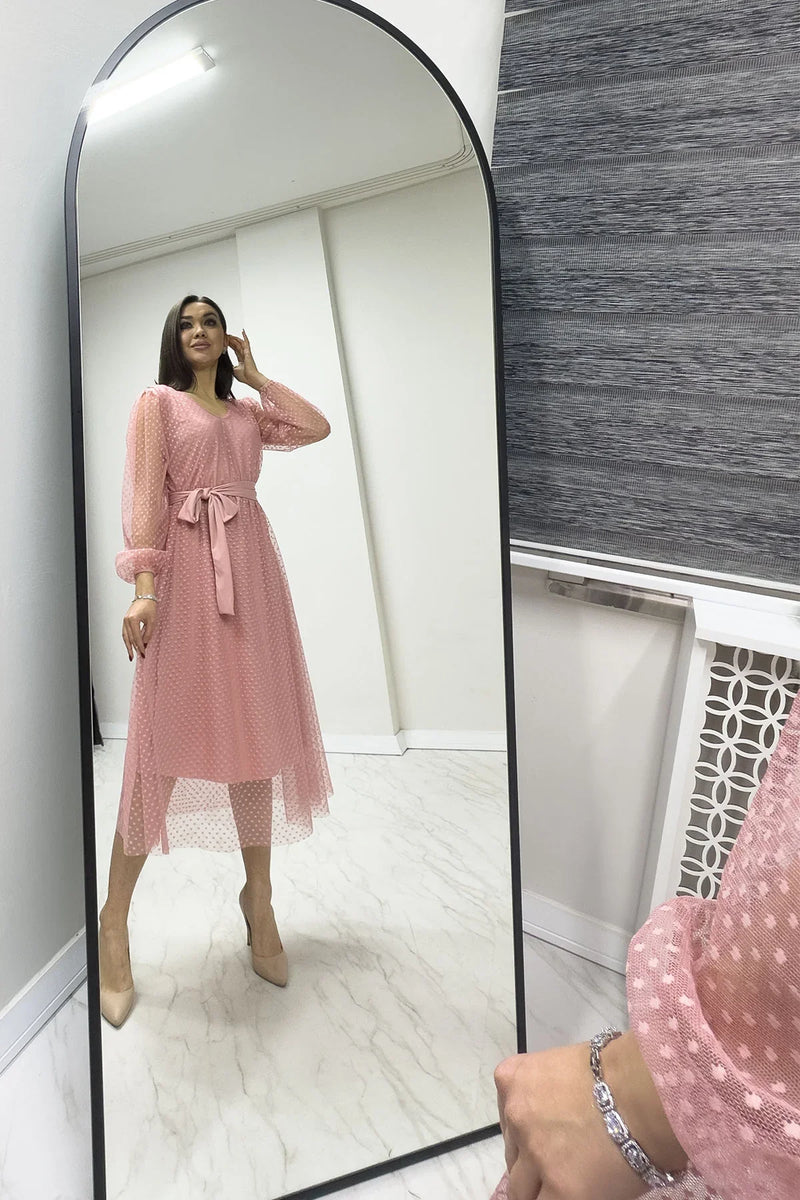 Pembe Puantiyeli Kuşaklı V Yaka Kloş Elbise

