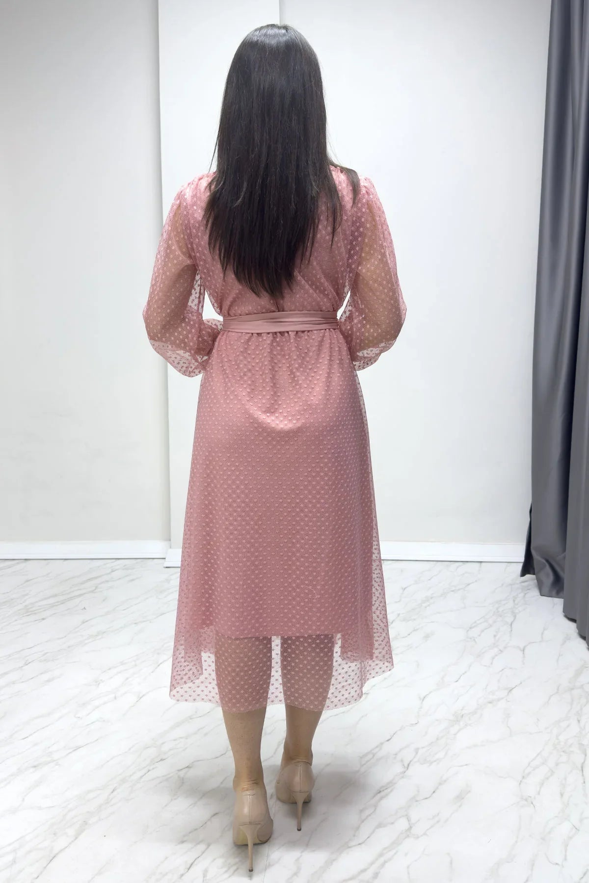 Pembe Puantiyeli Kuşaklı V Yaka Kloş Elbise

