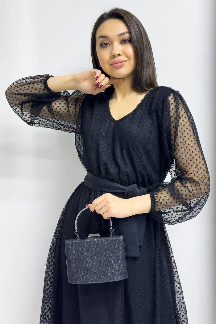 Siyah Puantiyeli Kuşaklı V Yaka Kloş Elbise

