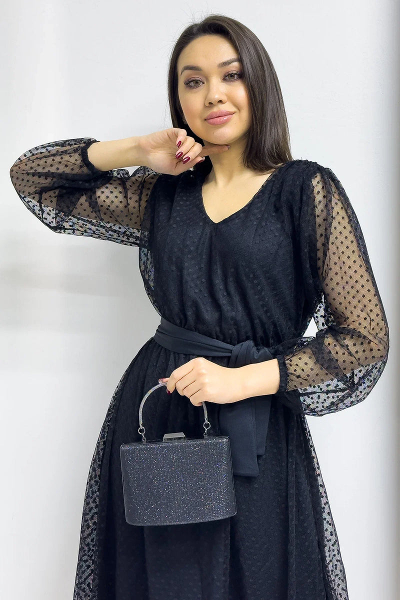 Siyah Puantiyeli Kuşaklı V Yaka Kloş Elbise

