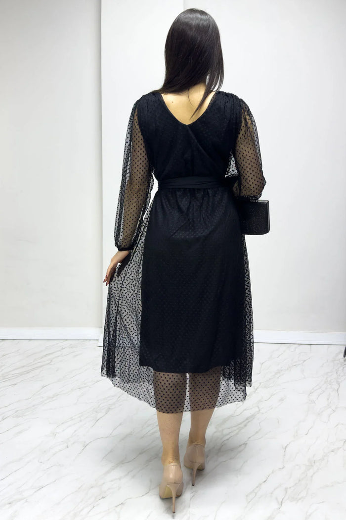 Siyah Puantiyeli Kuşaklı V Yaka Kloş Elbise

