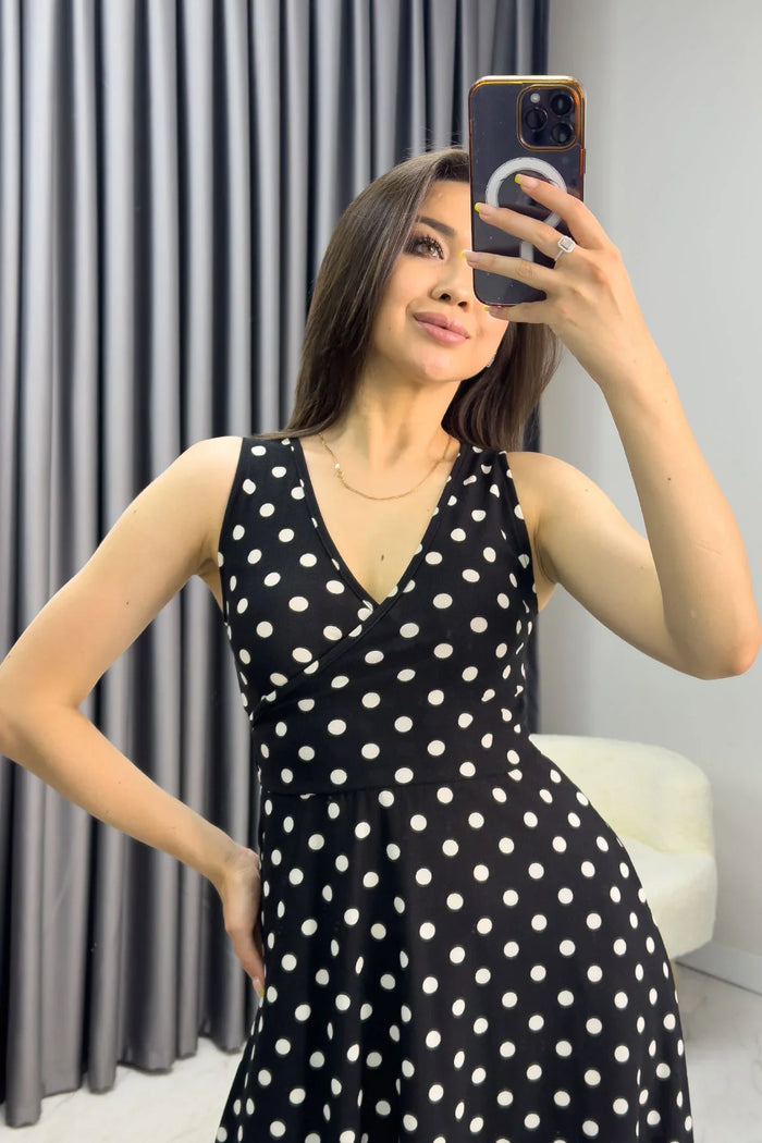 Siyah Puantiyeli Kolsuz Elbise