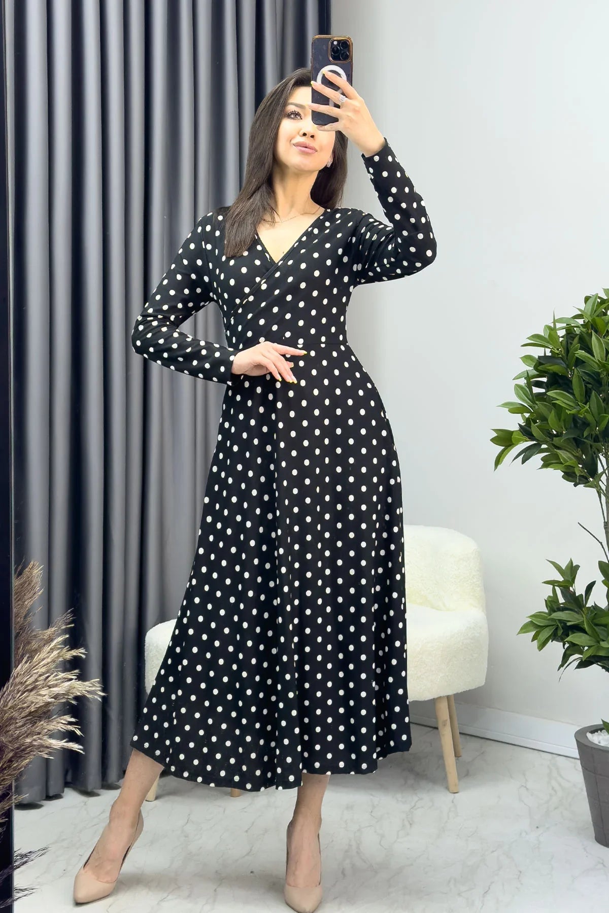 Siyah Puantiyeli Uzun Kollu Elbise