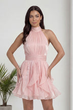 Beli kemerli eteği volanlı halter yaka pudra şifon kısa abiye elbise 