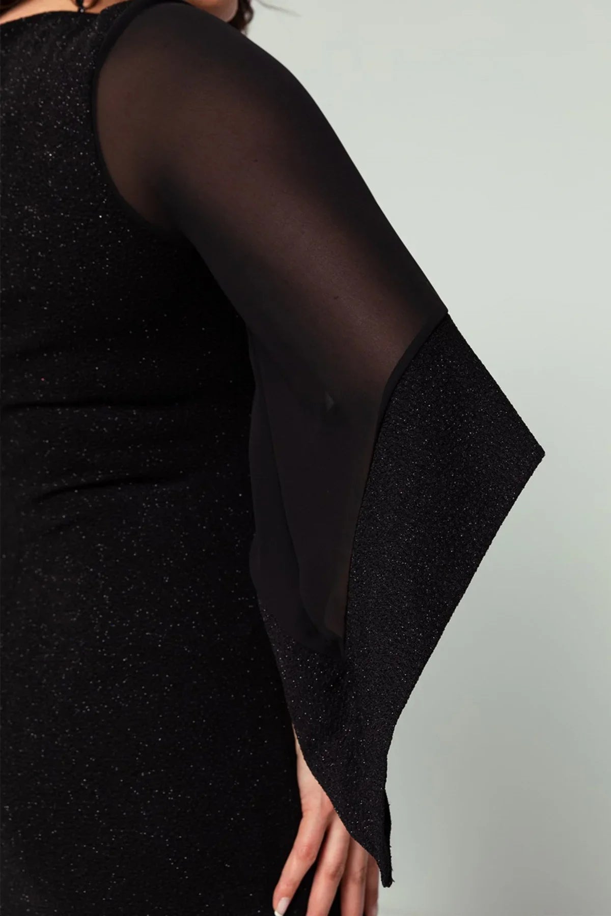 Siyah Kadın Büyük Beden Kolu Şifon Simli Abiye Elbise

