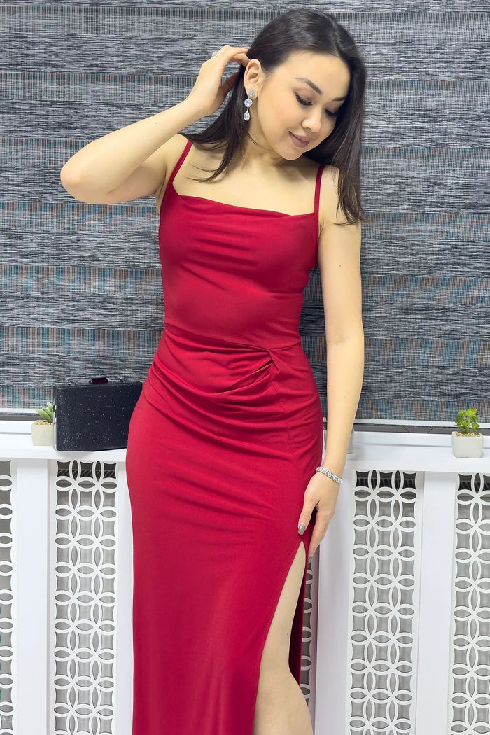 Kırmızı Scuba Yırtmaçlı Askılı Elbise

