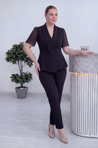 The ZKS büyük beden siyah taş detaylı kruvaze ikili takım, yan duruş, zarif silüet