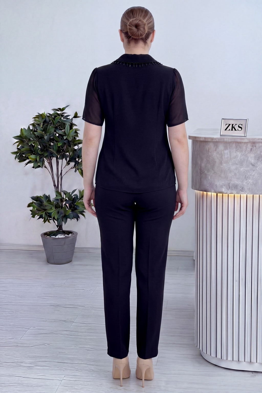 The ZKS büyük beden siyah taş detaylı kruvaze ikili takım, arka görünüm, şık kesim