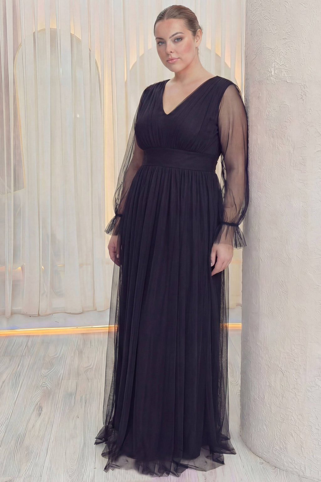 ZKS büyük beden siyah V yaka tül abiye elbise, yan duruş, zarif dökümlü etek