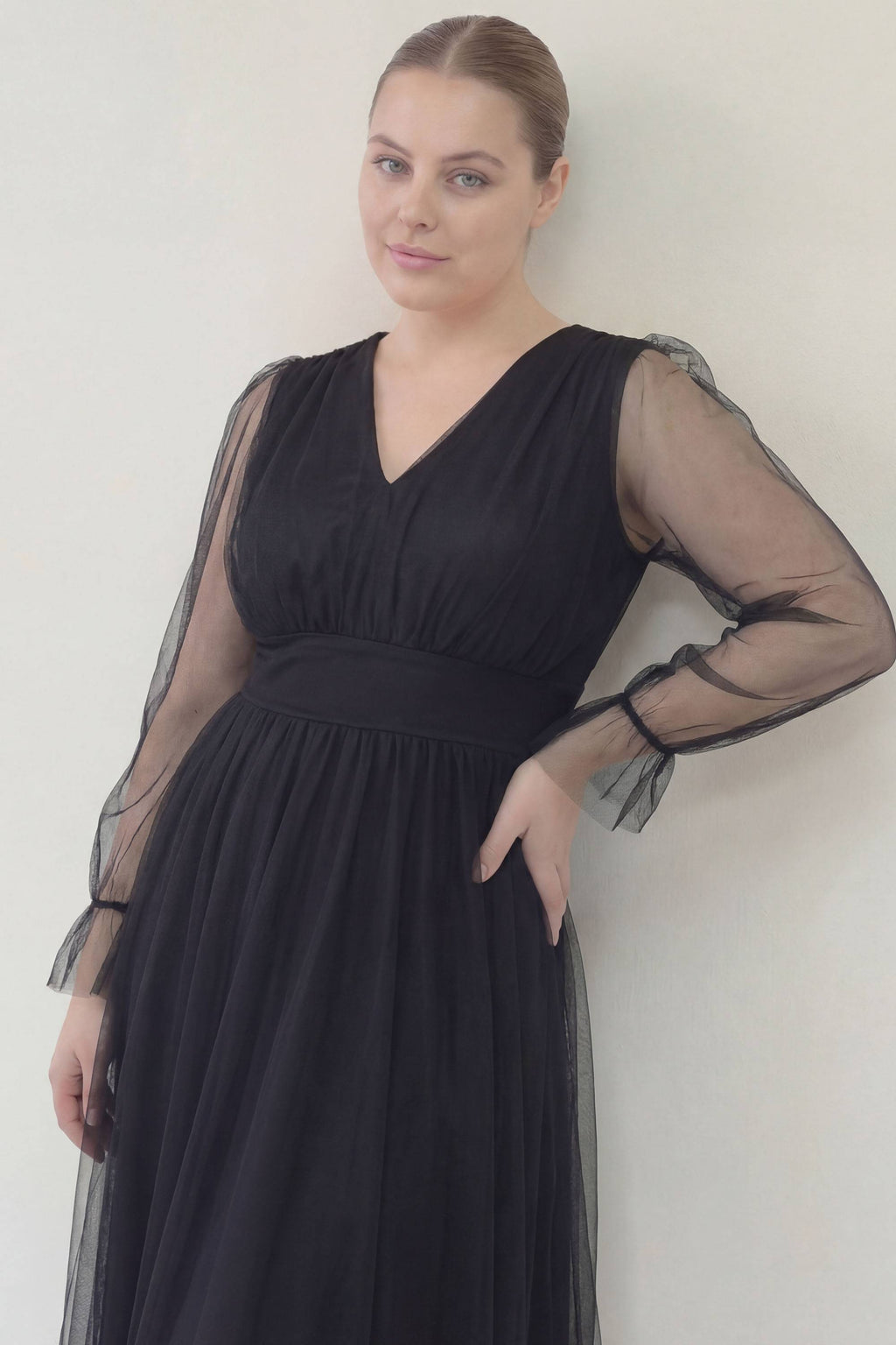 ZKS büyük beden siyah tül abiye elbise V yaka, bele oturan kesim, kol detayları