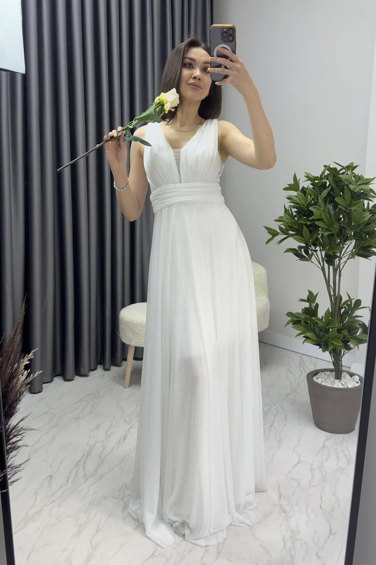 Beyaz Sıfır Kol Transparan Detay Abiye Elbise