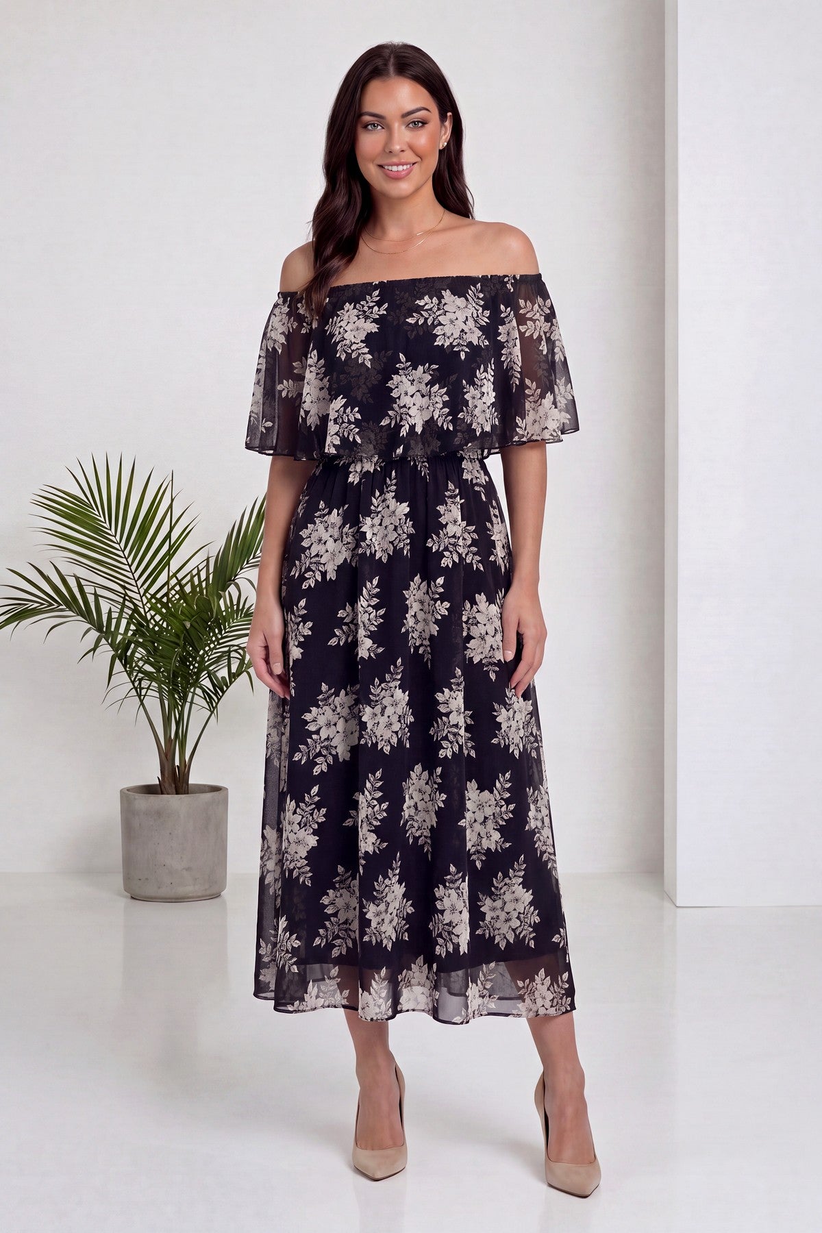 The ZKS siyah midi elbise, çiçek desenli, madonna yaka, şifon kumaş, zarif ve feminen bir stil, ön plan çekim