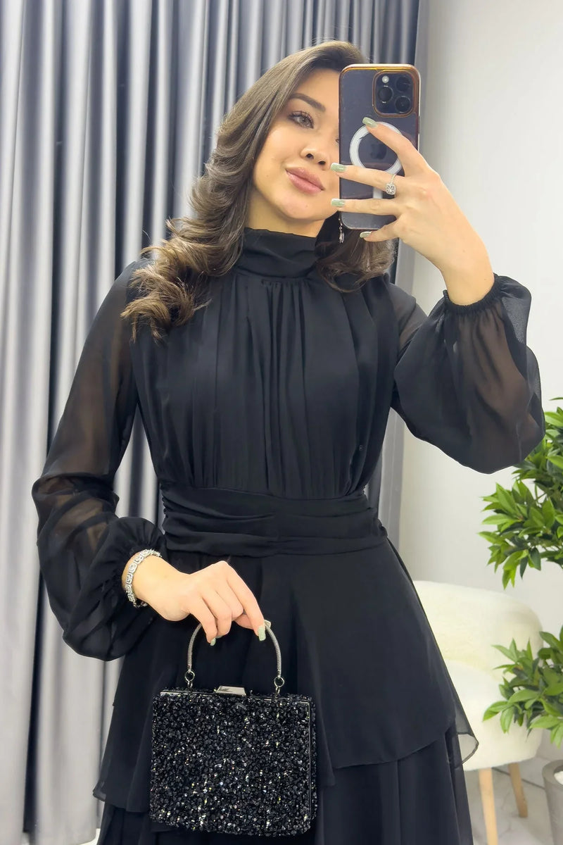 Siyah Dik Yaka Drape Detay Kat Kat Maxi Şifon Elbise - the ZKS