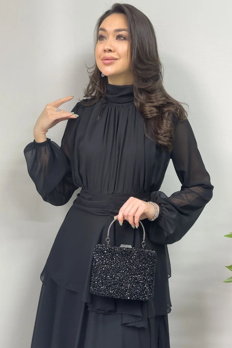 Siyah Dik Yaka Drape Detay Kat Kat Maxi Şifon Elbise - the ZKS