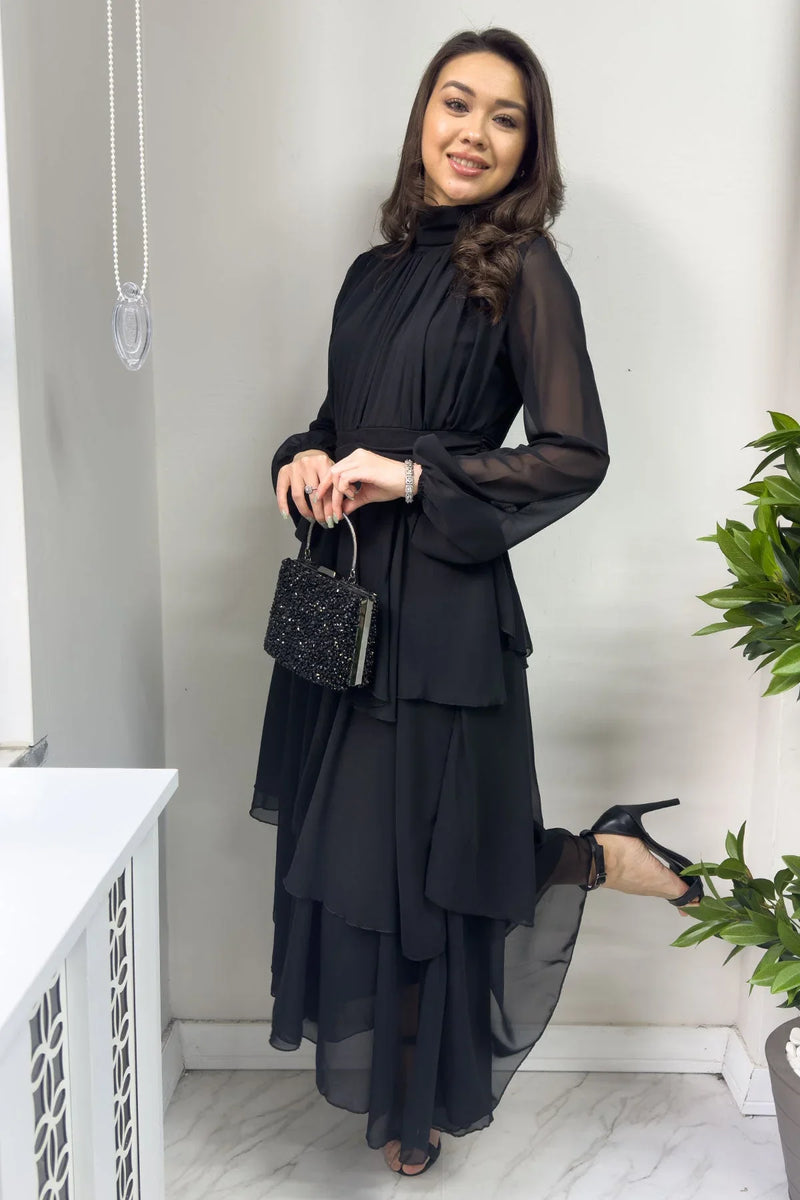 Siyah Dik Yaka Drape Detay Kat Kat Maxi Şifon Elbise - the ZKS