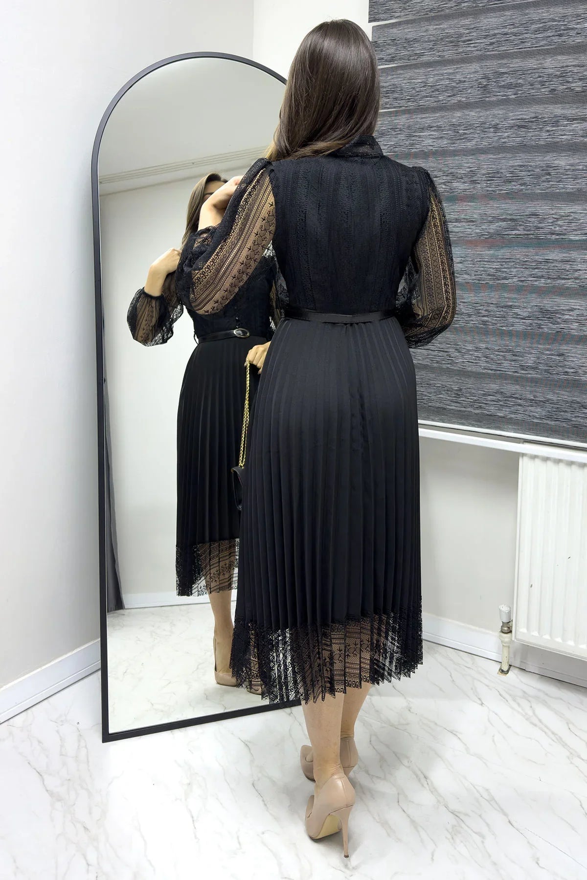 Siyah Boyundan Bağlamalı Fransız Güpür Piliseli Abiye Elbise

