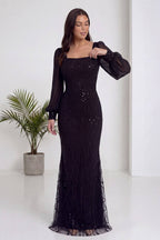 The ZKS siyah kare yaka balık abiye, ön cepheden, kol detayını gösteren pozda