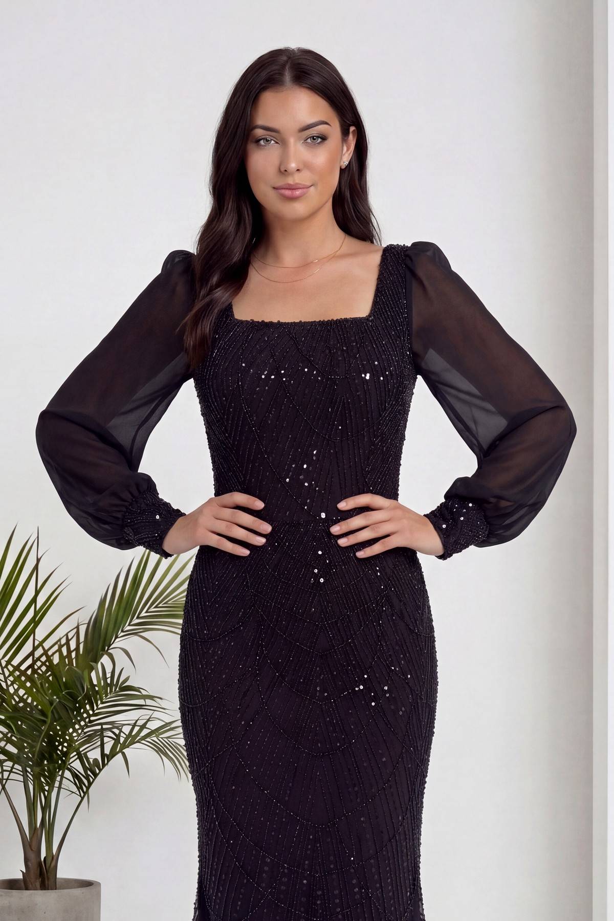 The ZKS siyah kare yaka balık abiye, ön cepheden, omuz ve kol detayları vurgulanmış