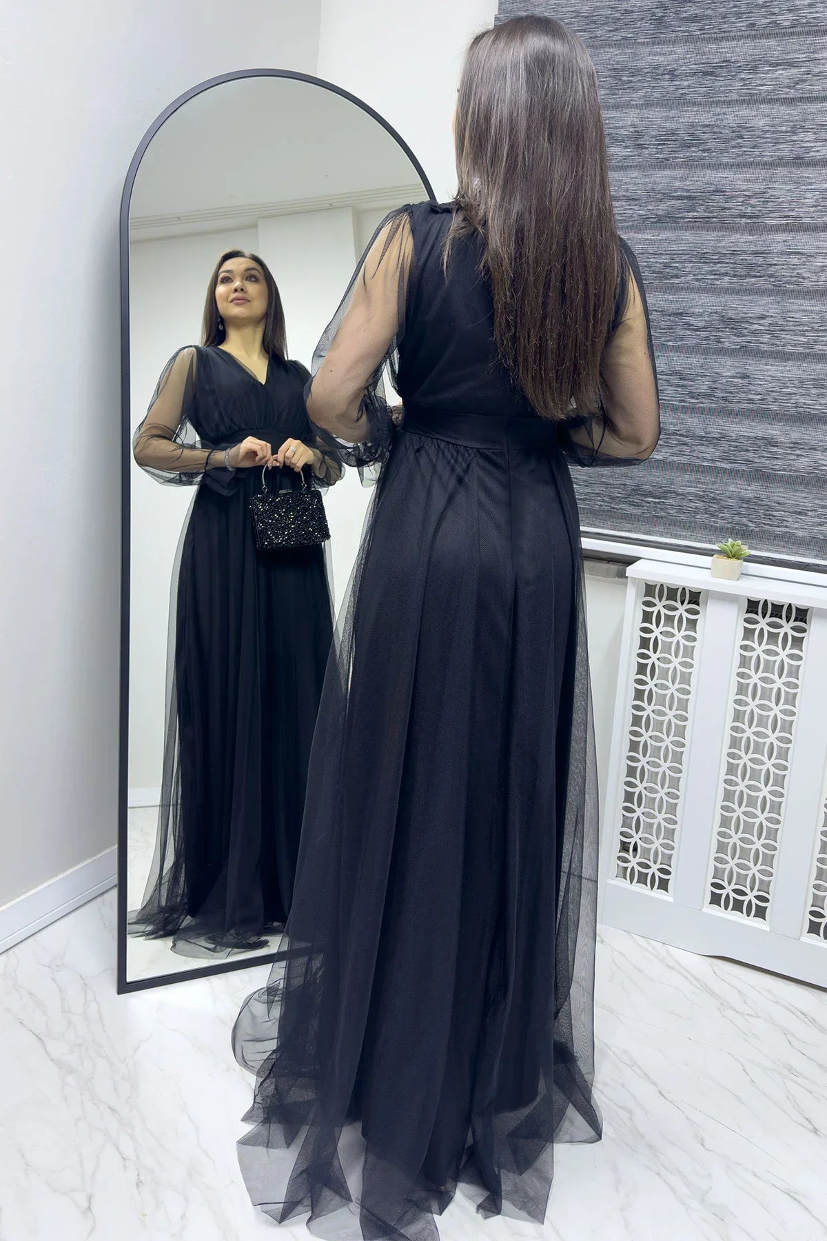 Siyah V Yaka Tül Abiye Elbise

