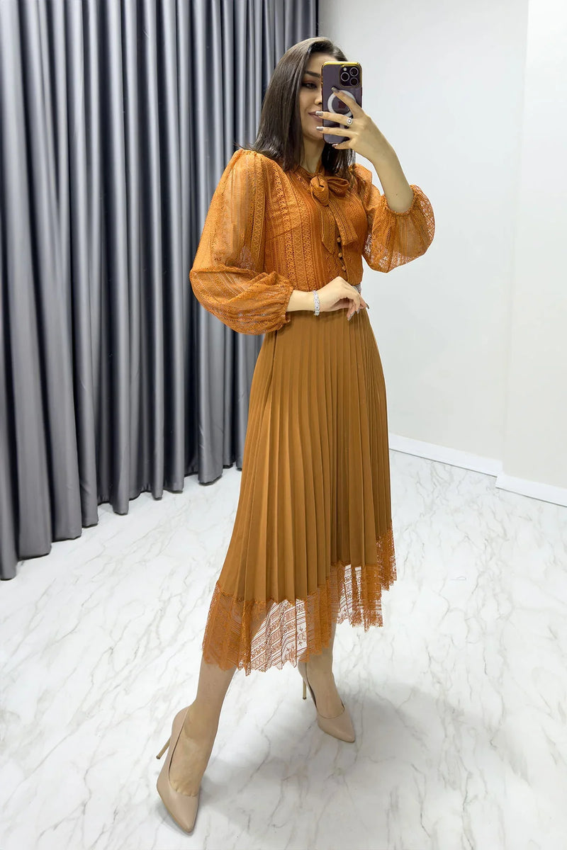 Taba Boyundan Bağlamalı Fransız Güpür Piliseli Abiye Elbise

