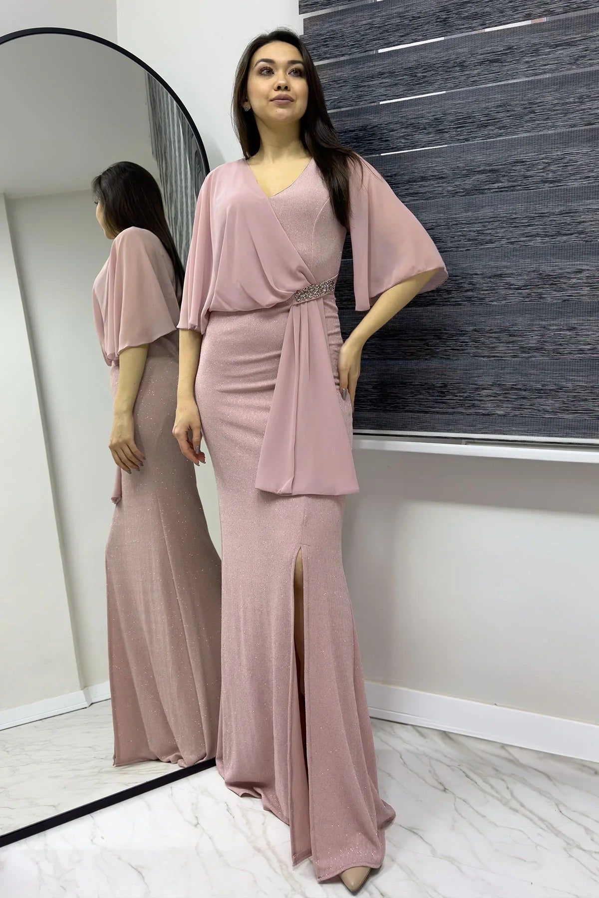 Pudra Taş Detaylı Volan Kol Simli Abiye Elbise

