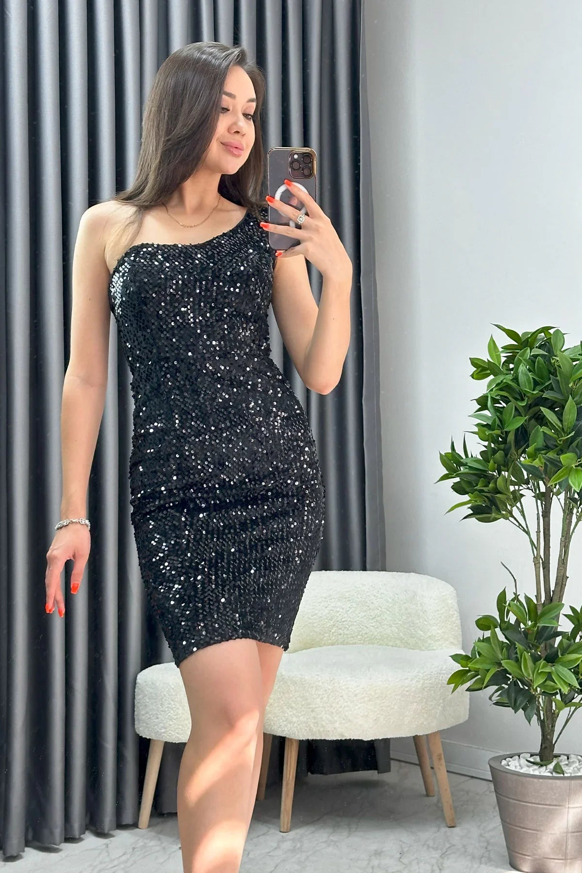 Kadın Siyah Kısa Tek Omuz Payet Yırtmaçlı Balık Abiye Elbise