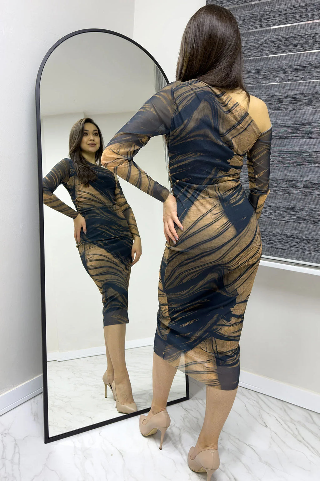 Siyah Tek Omuz Kahverengi Desenli Likralı Tül Elbise

