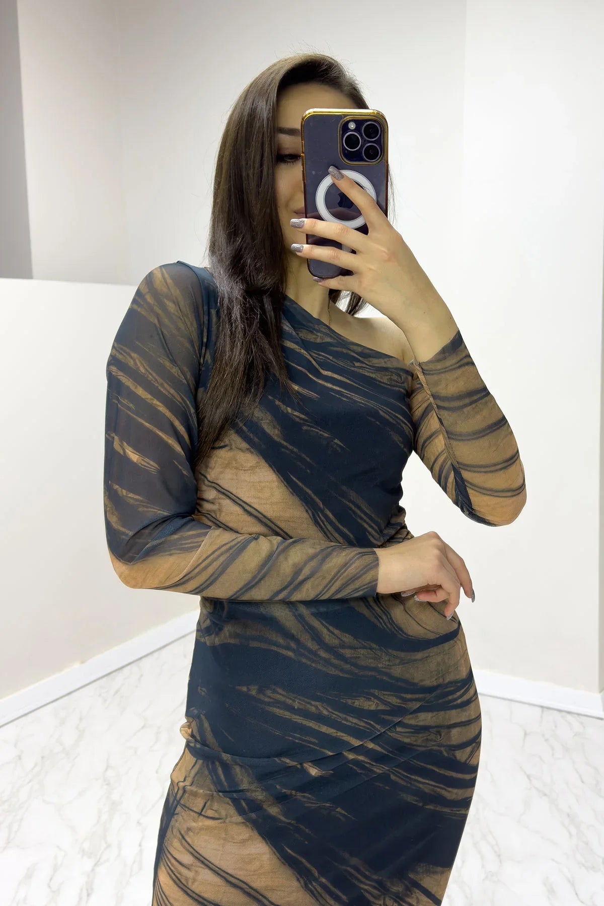 Siyah Tek Omuz Kahverengi Desenli Likralı Tül Elbise

