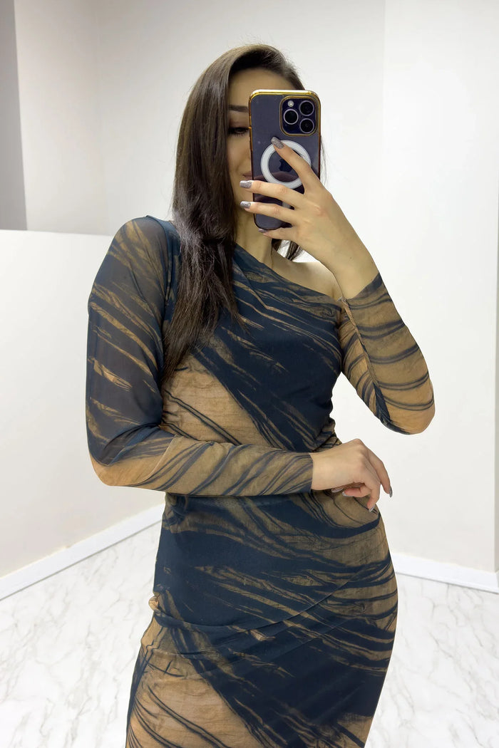 Siyah Tek Omuz Kahverengi Desenli Likralı Tül Elbise

