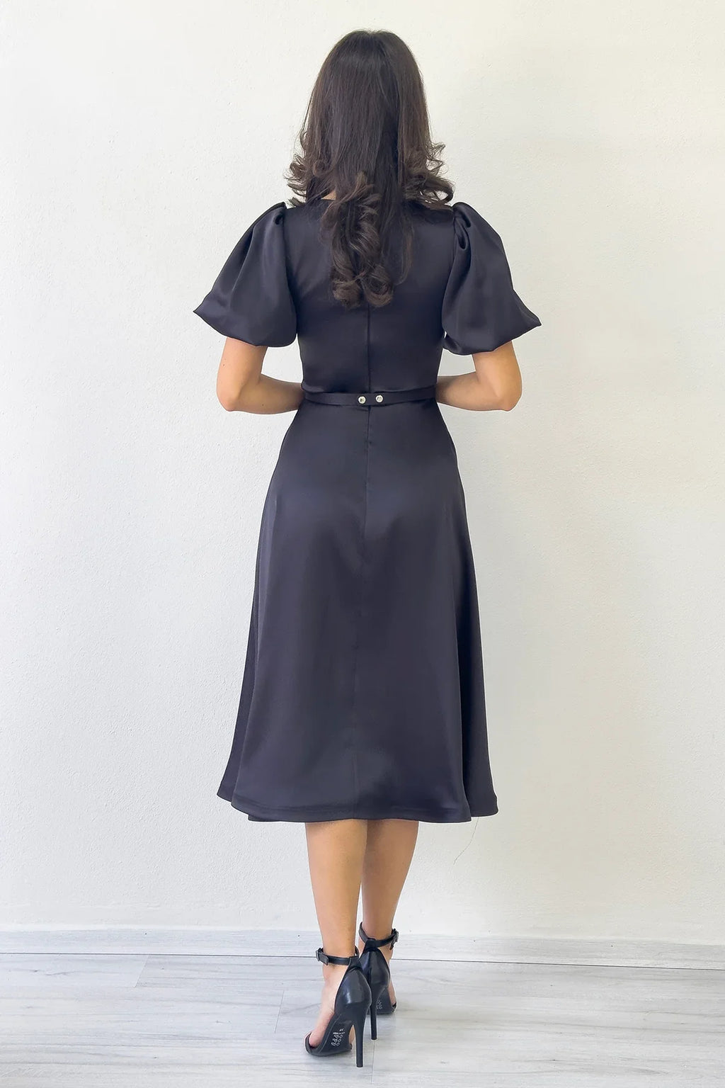 Kadın Siyah Balon Kol Taş Kemerli Midi Boy Saten Abiye Elbise