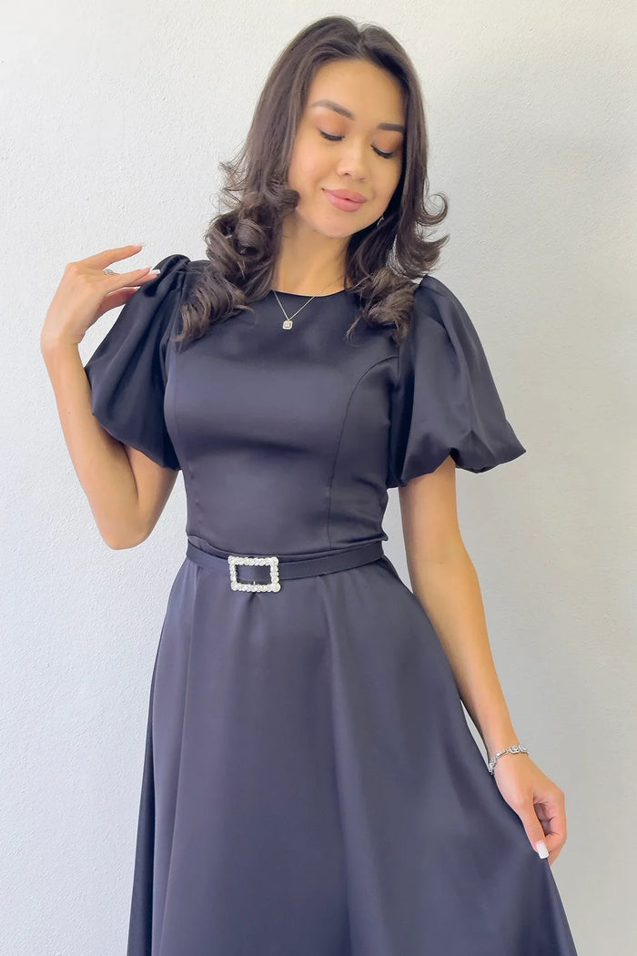 Kadın Siyah Balon Kol Taş Kemerli Midi Boy Saten Abiye Elbise