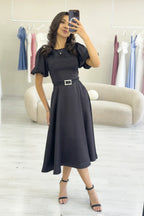 Kadın Siyah Balon Kol Taş Kemerli Midi Boy Saten Abiye Elbise