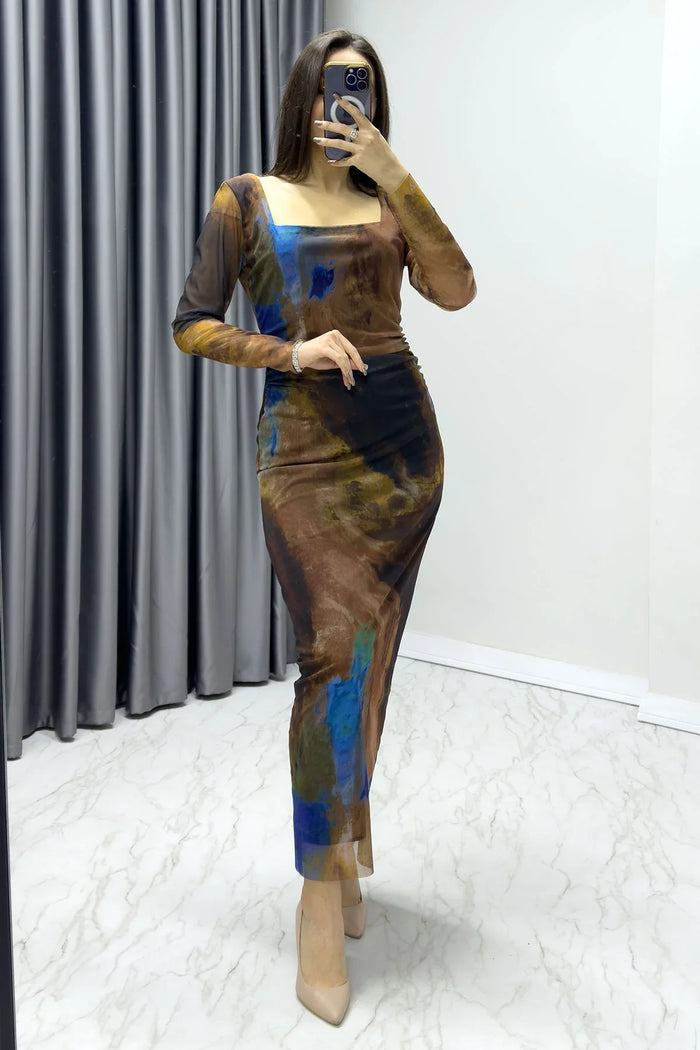 Kahverengi Kare Yaka Likralı Desenli Tül Elbise

