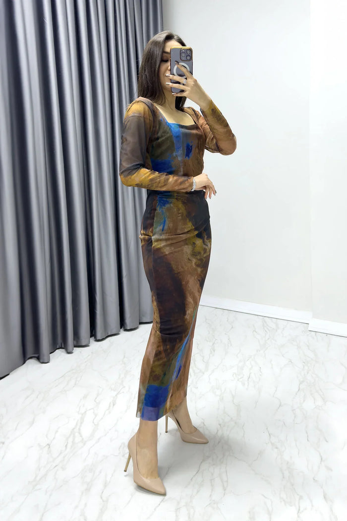 Kahverengi Kare Yaka Likralı Desenli Tül Elbise

