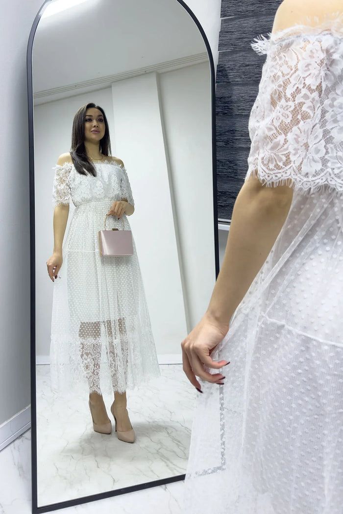 Beyaz Güpür Detay Carmen Yaka Madonna Büyük Beden Elbise

