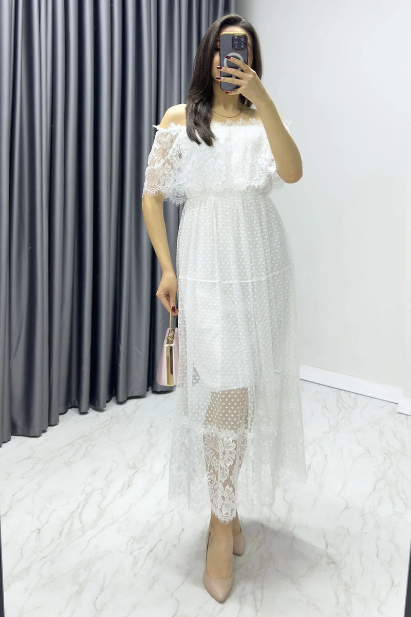 Beyaz Güpür Detay Carmen Yaka Madonna Büyük Beden Elbise

