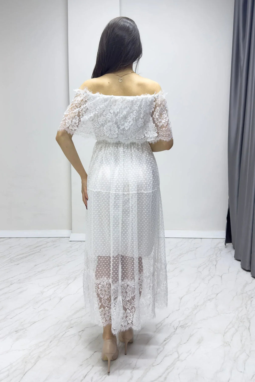 Beyaz Güpür Detay Carmen Yaka Madonna Büyük Beden Elbise

