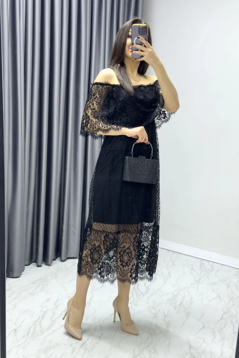 Siyah Güpür Detay Carmen Yaka Madonna Büyük Beden Elbise

